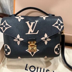 Louis Vuitton purse